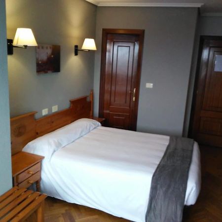 Albergue Hostal Sao Telmo Туй Екстер'єр фото