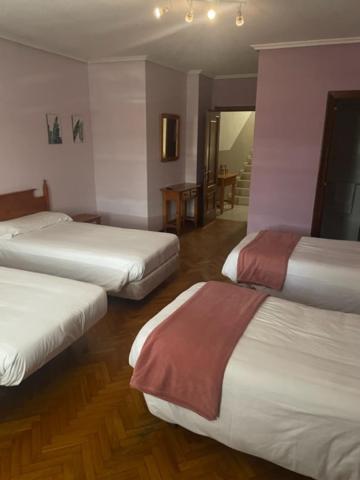 Albergue Hostal Sao Telmo Туй Екстер'єр фото