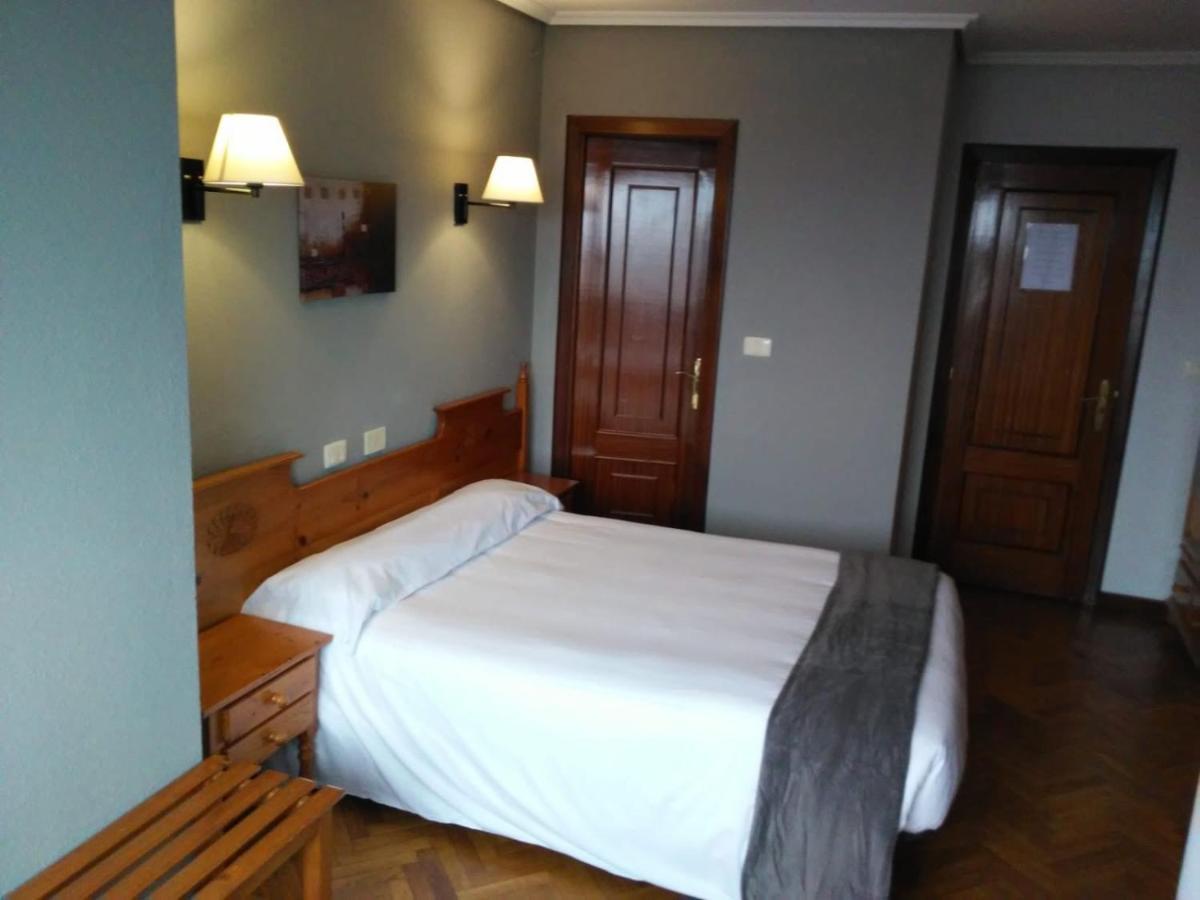 Albergue Hostal Sao Telmo Туй Екстер'єр фото