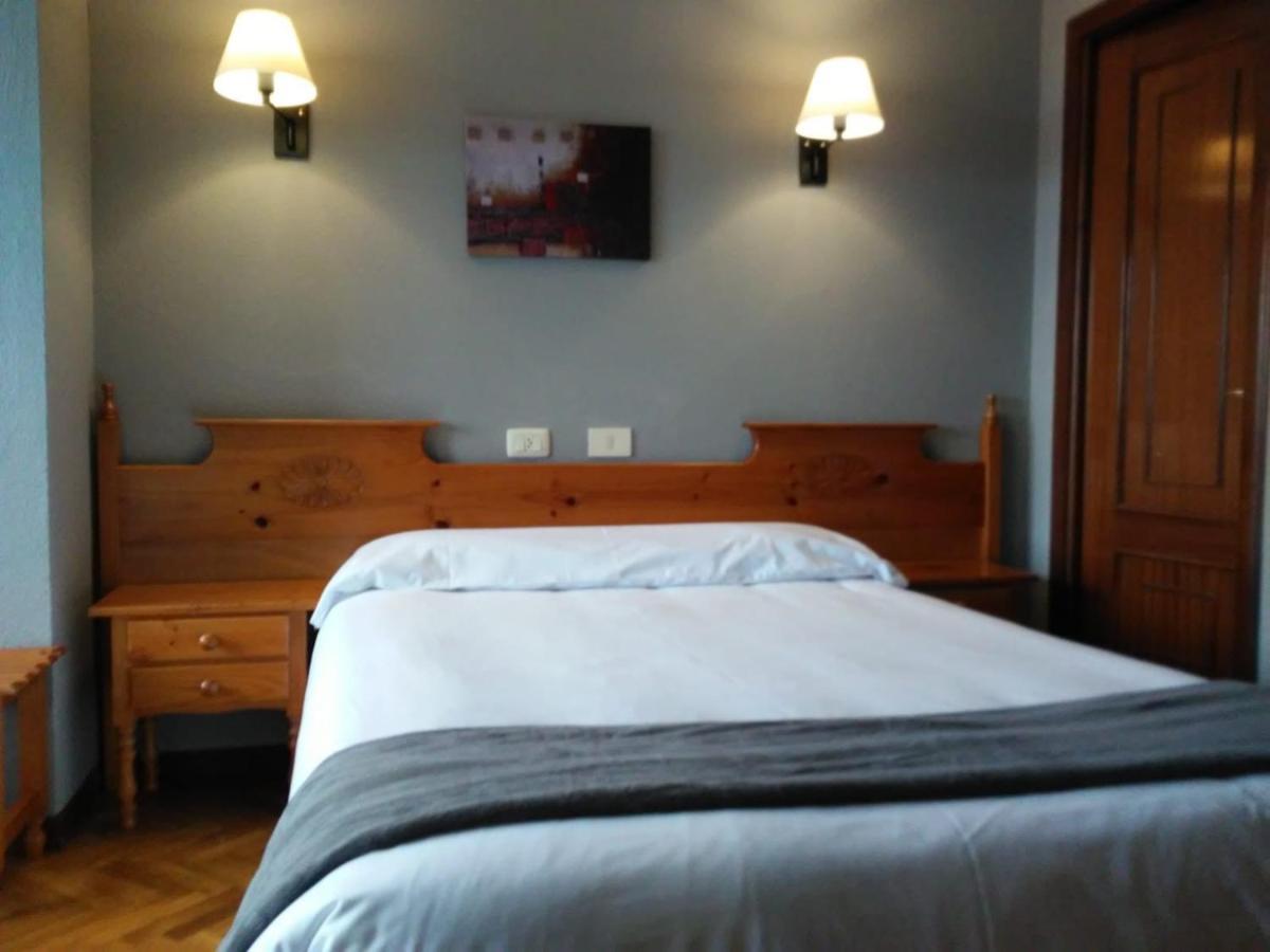 Albergue Hostal Sao Telmo Туй Екстер'єр фото