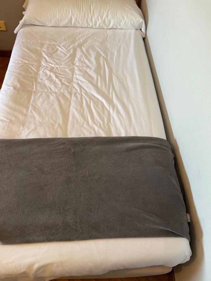 Albergue Hostal Sao Telmo Туй Екстер'єр фото
