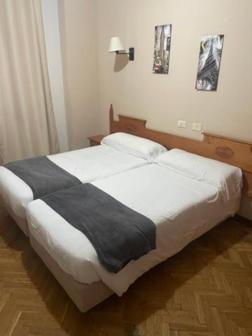 Albergue Hostal Sao Telmo Туй Екстер'єр фото