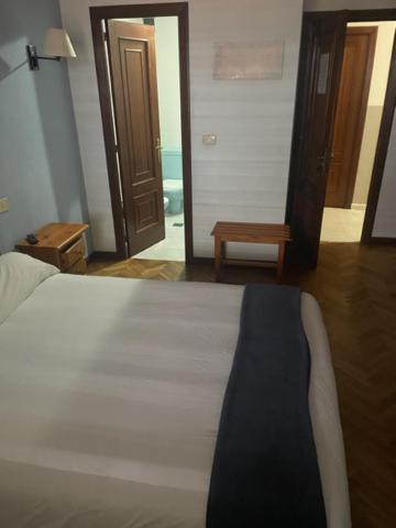 Albergue Hostal Sao Telmo Туй Екстер'єр фото